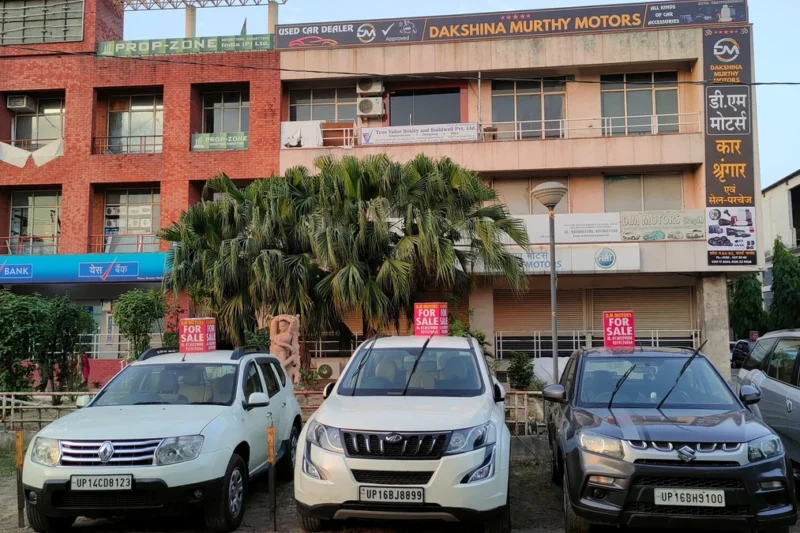 Noida’s Car Retail Hub Near Expressway | Showrooms, Restaurants, Puzzle Parking
